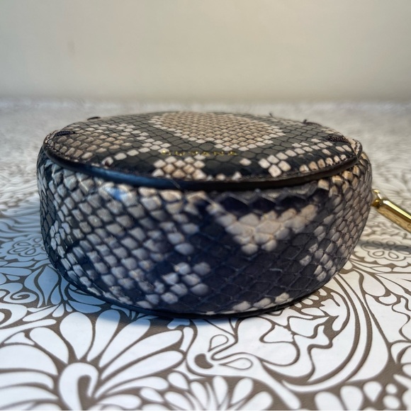 Cuyana small snake embossed leather zip around rounded Coin Pouch - Picture 5 of 9